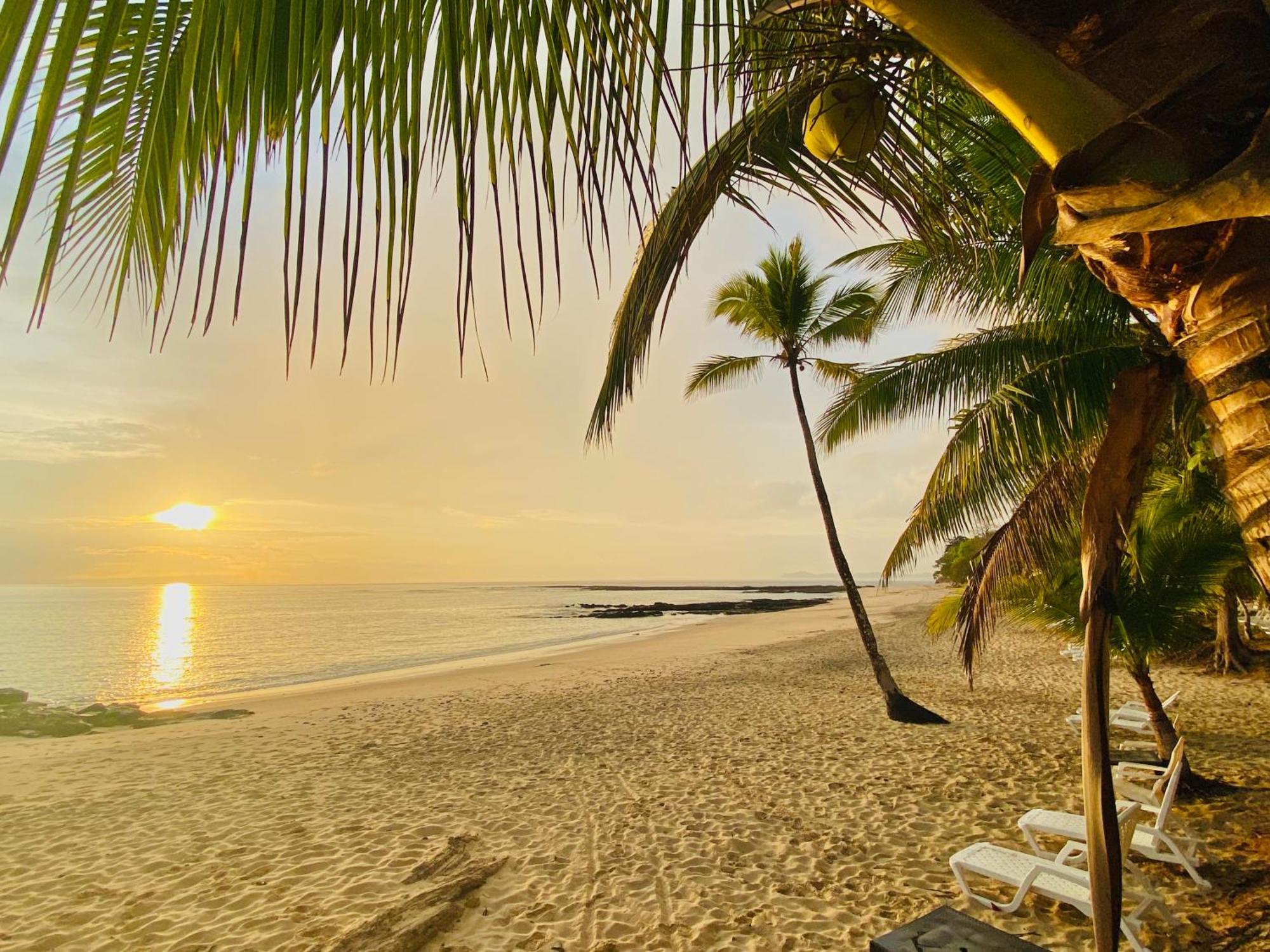 Sonny Island Resort Cabanas Frente Al Mar Punta Bajo Rico 外观 照片