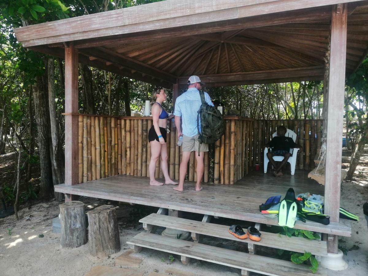 Sonny Island Resort Cabanas Frente Al Mar Punta Bajo Rico 外观 照片